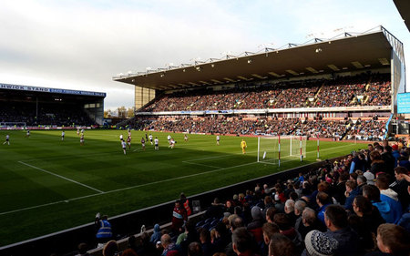 也与他的足 也与他的足